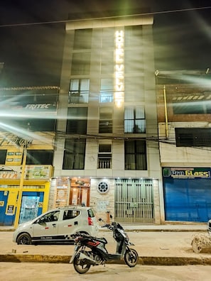المنشأة من الخارج