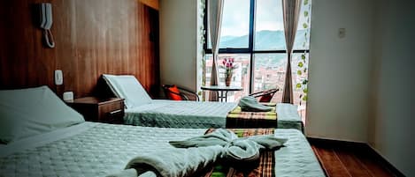 Individually furnished, laptop workspace, iron/ironing board, free WiFi