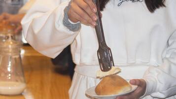 Café da manhã com buffet grátis todos os dias