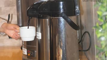 Café da manhã com buffet grátis todos os dias