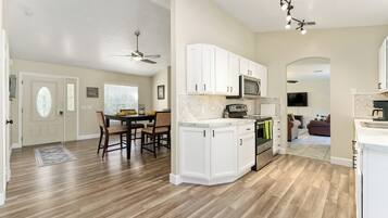 Nhà dành cho gia đình, 3 phòng ngủ, hồ bơi riêng | Khu phòng khách