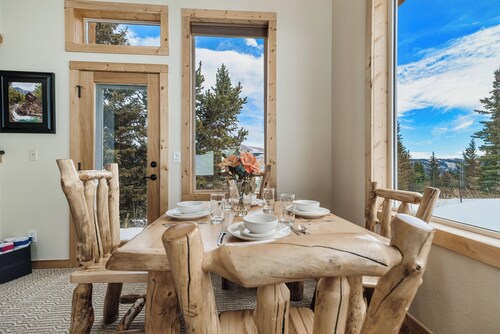 New! Mountain Top Chalet with Ho Tub, 20 miles from Breck! - Mount Bross Chalet