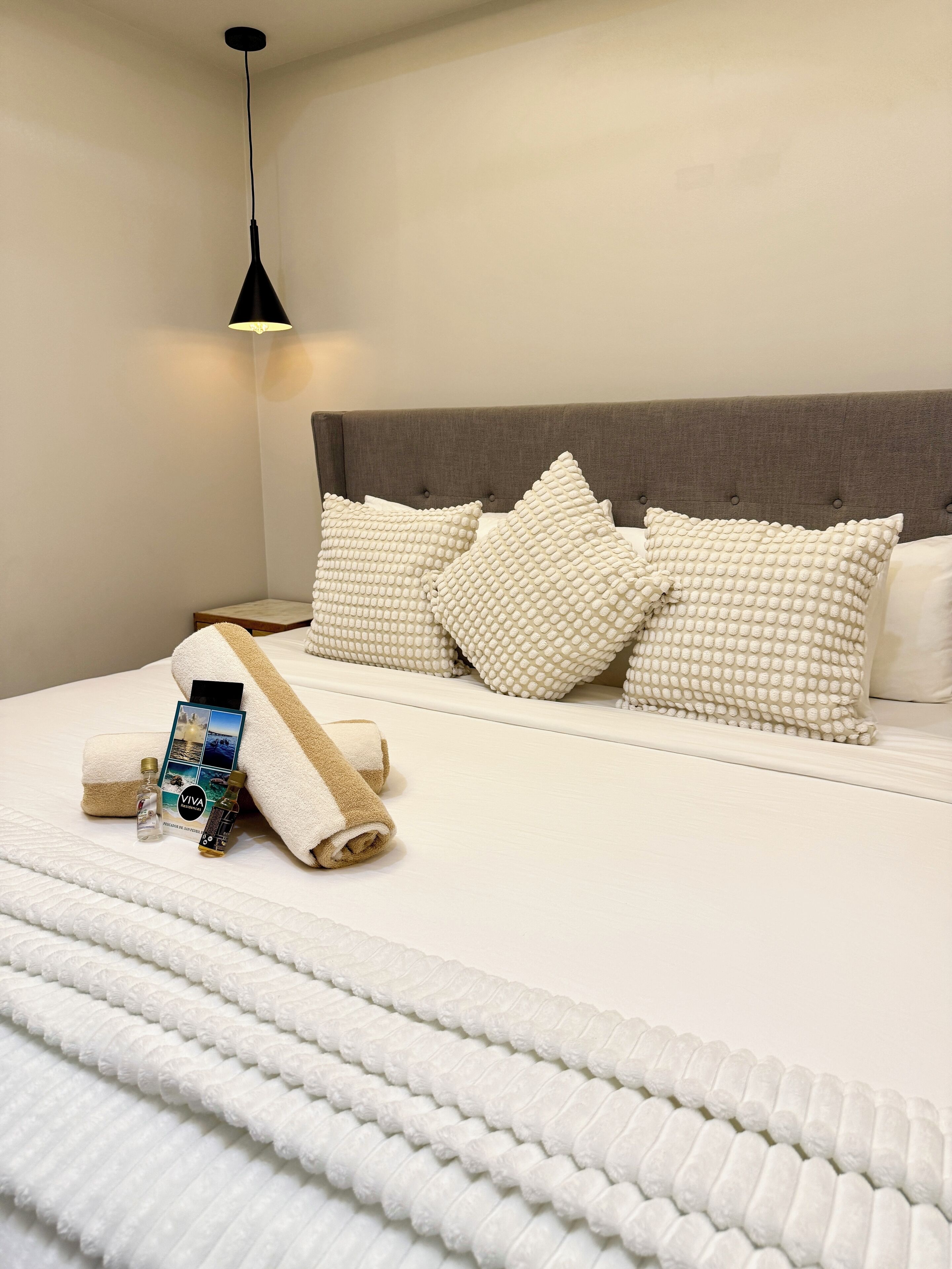 1 soveværelse, pengeskab på værelset, strygejern/strygebræt