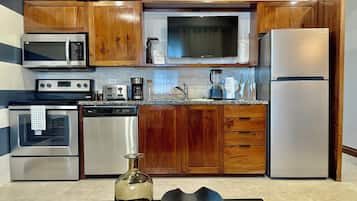 KĂŒhlschrank, Mikrowelle, Ofen, Herdplatte