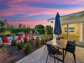 Outdoor dining - Heated Pool Escape , A Fun Fort Lauderdale Getaway Filled with Sunshine, Smiles, and Vacation Vibes! (Fort Lauderdale)