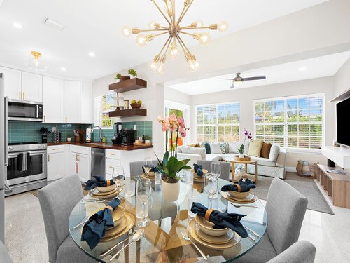 New Heated Pool Escape, Sunshine, Relaxation & Vacation Vibes Near Beaches, Dining & Fun!