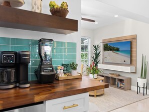 Interior - Heated Pool Escape , A Fun Fort Lauderdale Getaway Filled with Sunshine, Smiles, and Vacation Vibes! (Fort Lauderdale)