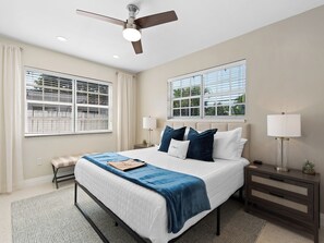 3 soverom, skrivebord, reiseseng for barn og wi-fi (inkludert)