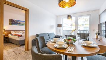 Apartment | Dining