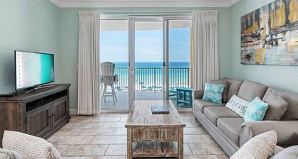 Beach Breeze by Avantstay Beachfront, Beach Chairs Included, 2 Pools!