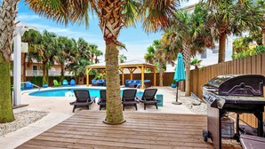 A pool area with lounge chairs, a barbecue grill, and a covered seating area. - 5min Walk to Beach Private Pool, Rooftop Deck A Piece of Heaven by Avantstay (Santa Rosa Beach)