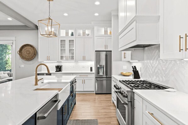 Private kitchen - Cabana Blue by Avantstay Walk to Beach, Golf Cart+bikes Included Pool Access (Santa Rosa Beach)