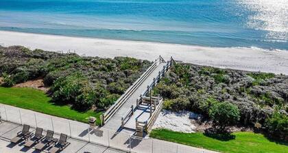 Steps to Rosemary Beach, Pool, Patio w/ Firepit The Salty Perch by Avantstay