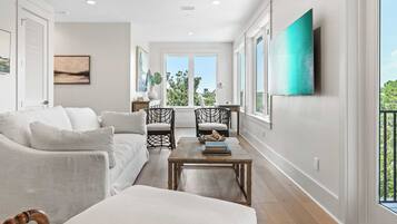 House (6 Bedrooms) | Interior