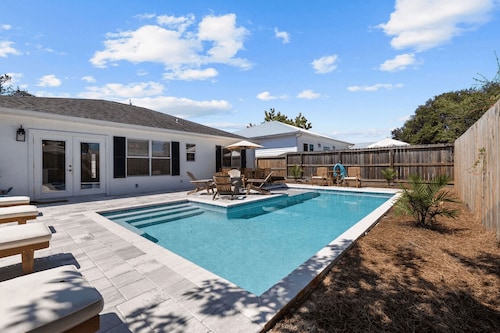 G By The Sea by Avantstay Bikes, Pool, Fire Pit, Bonfires Near Pier Park & Beaches