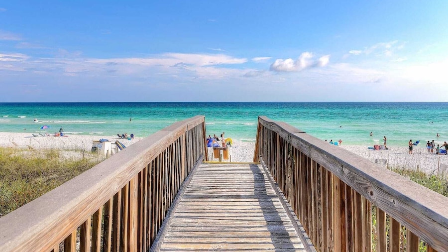 Holiday House by Avantstay Oceanview, Steps to Beach