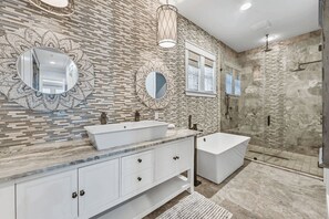 House (5 Bedrooms) | Bathroom