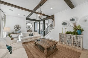 House (5 Bedrooms) | Front of property