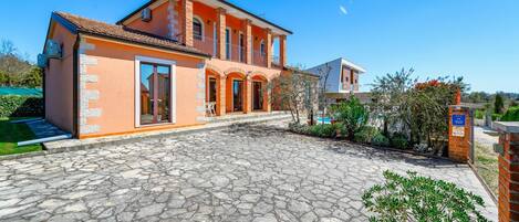 Villa | Exterior