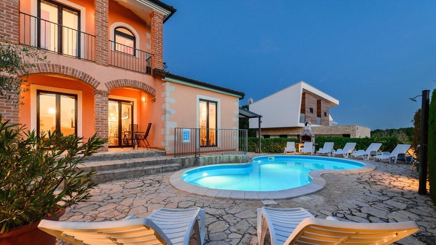 Villa in Visnjan With Private Heated Pool