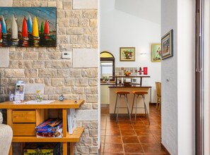 Villa | Dining - Villa in Visnjan With Private Heated Pool (Visnjan)