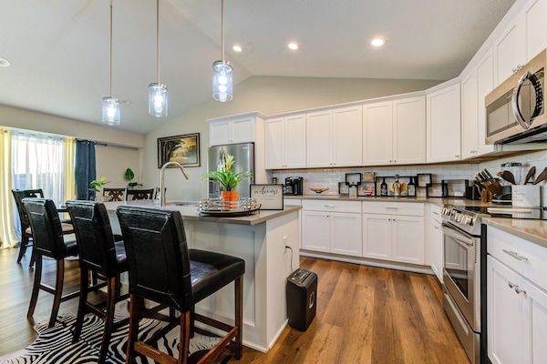 Refrigerador, microondas, horno, placa de cocina