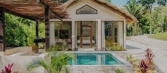 Modern Jungle Villa Onyx w/ AC, Plunge Pool & Outdoor Fireplace