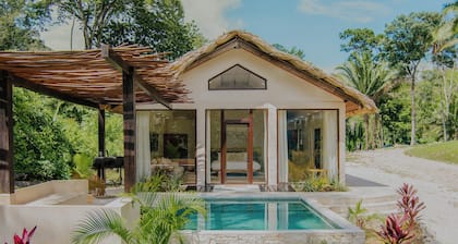 Modern Jungle Villa Onyx w/ AC, Plunge Pool & Outdoor Fireplace