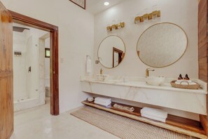 Shower, hair dryer - Modern Jungle Villa Onyx w/ AC, Plunge Pool & Outdoor Fireplace (Belmopan City)