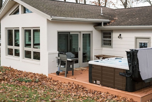 Wooded Cottage|Outdoor Sauna|Hot tub|Fire pit|COZY