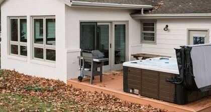 Wooded Cottage|Outdoor Sauna|Hot tub|Fire pit|COZY