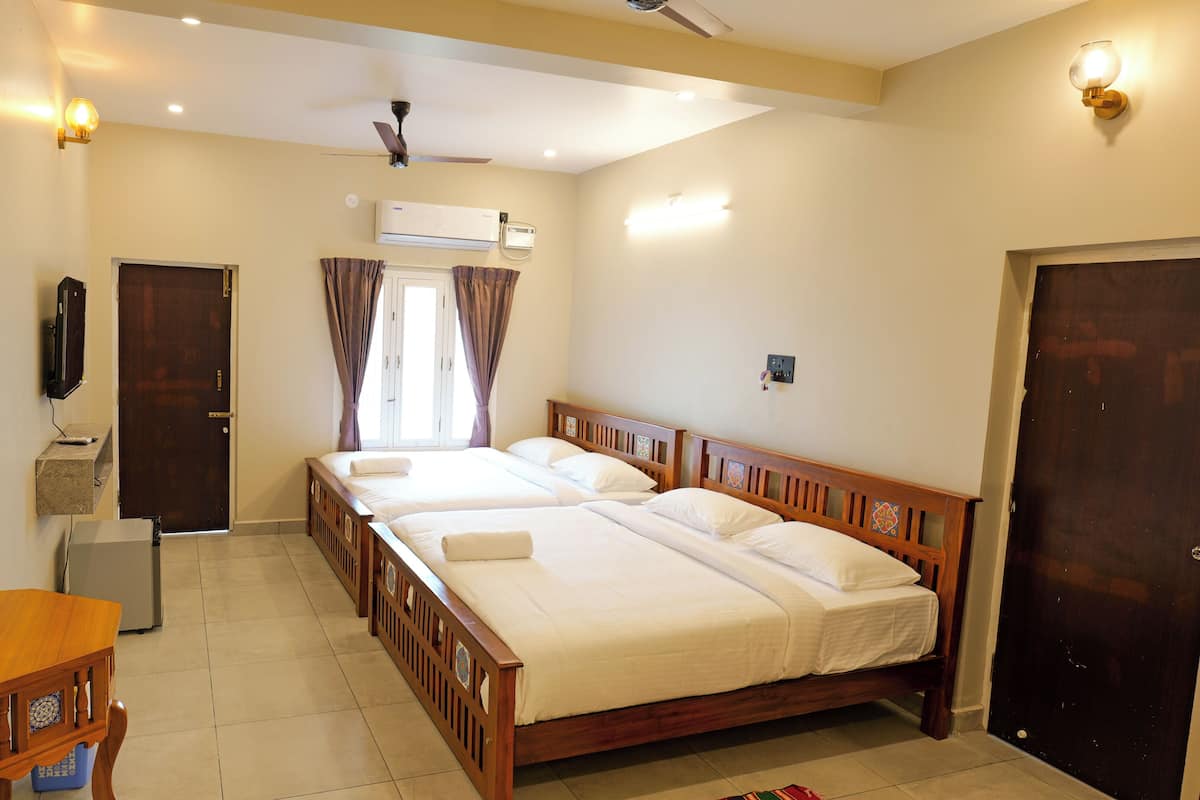 1 bedroom, desk, free WiFi, bed sheets