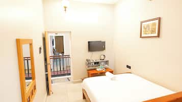1 bedroom, desk, free WiFi, bed sheets