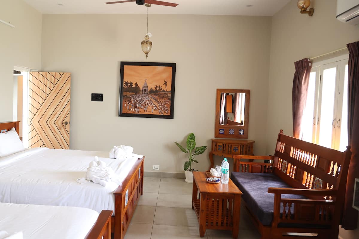 Suíte família | Escrivaninha, Wi-Fi de cortesia, roupa de cama