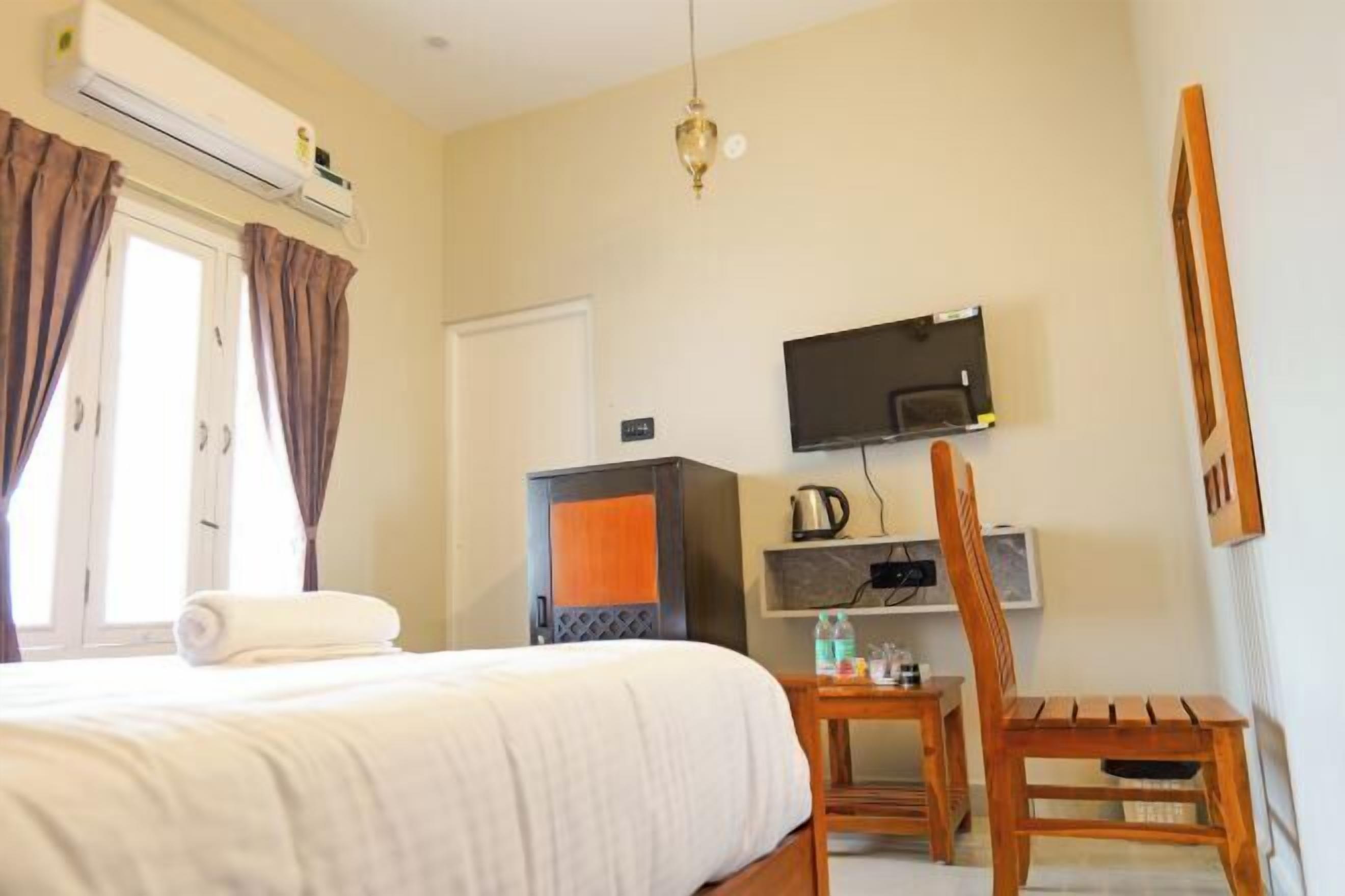 Skrivebord, wi-fi (inkludert) og sengetøy