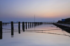 Unclassified image, 5 of 35, button