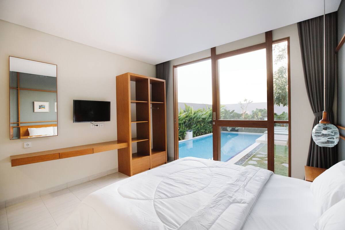 Standard Room, 1 Bedroom, Non Smoking, Pool View | WiFi (free), bed sheets