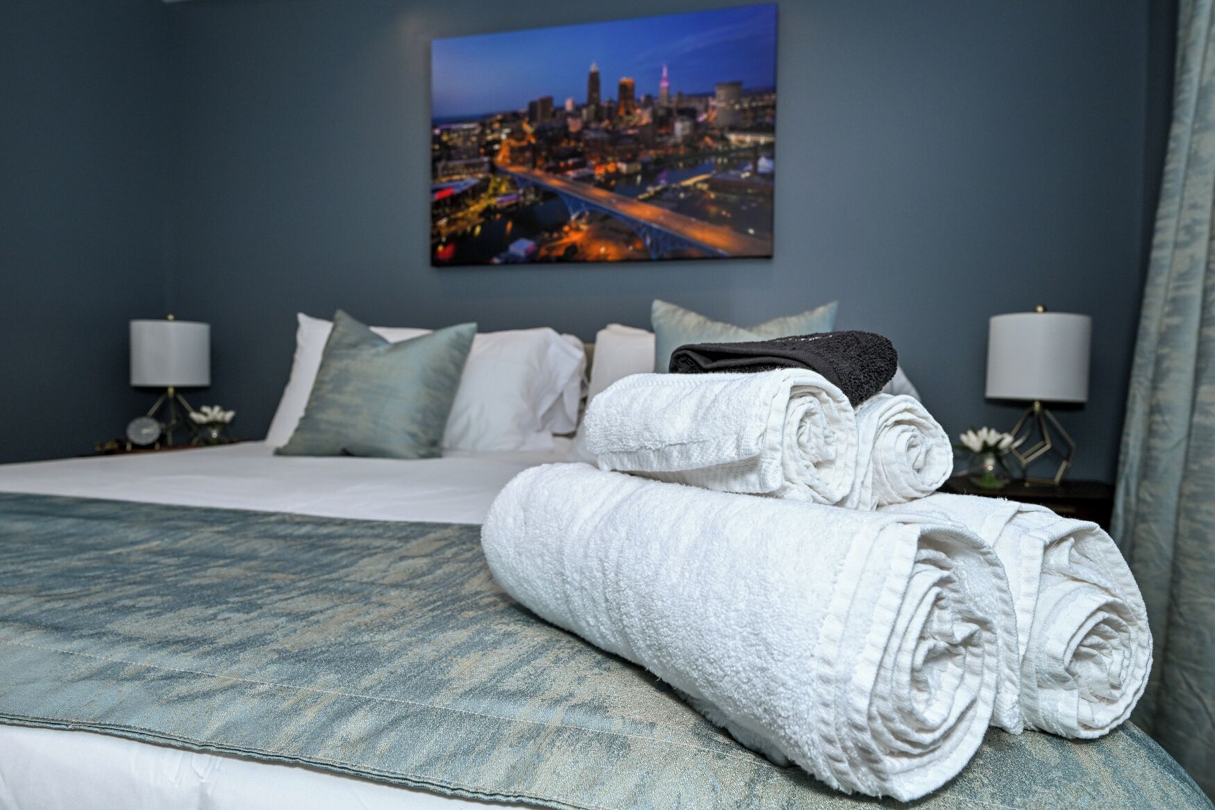 2 habitaciones, tabla de planchar con plancha, wifi y ropa de cama 