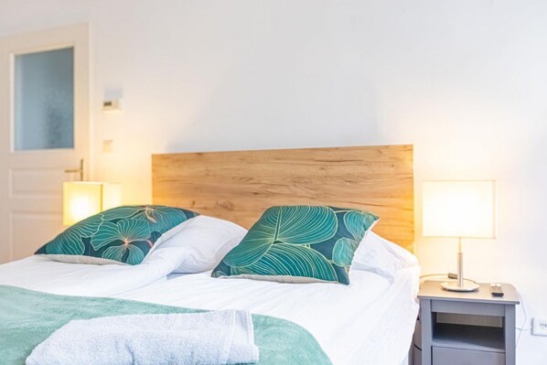 1 bedroom, desk, WiFi, bed sheets