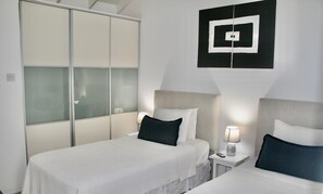 3 chambres, fer et planche à repasser, Wi-Fi, draps fournis
