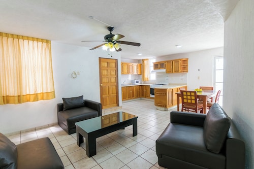 Suites Poliforum Inn