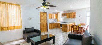 Suites Poliforum Inn