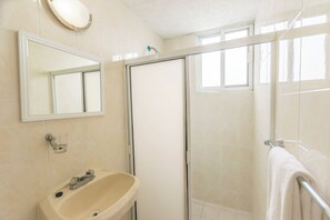 Shared Dormitory | Bilik Mandi