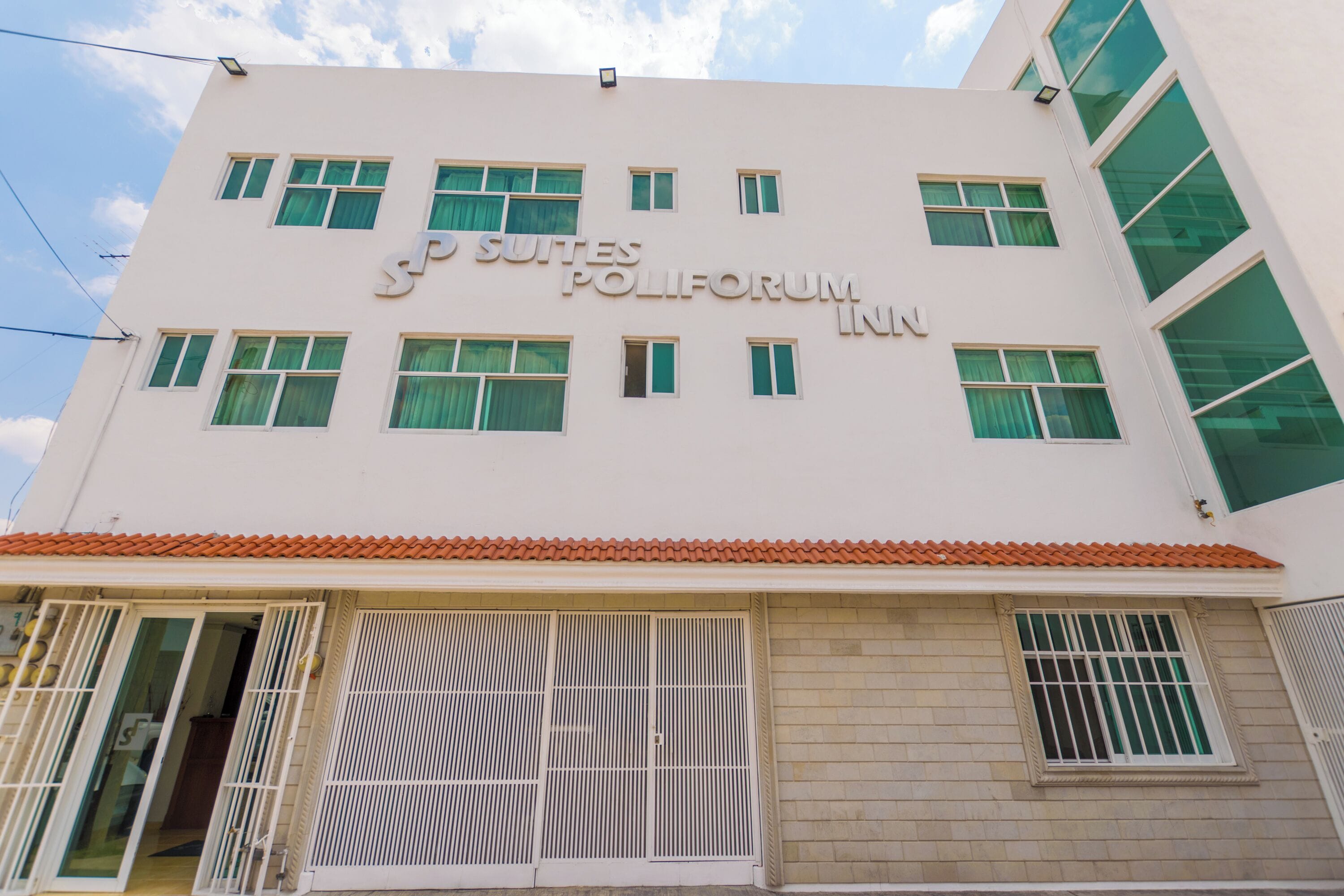 Vista frontal de la propiedad