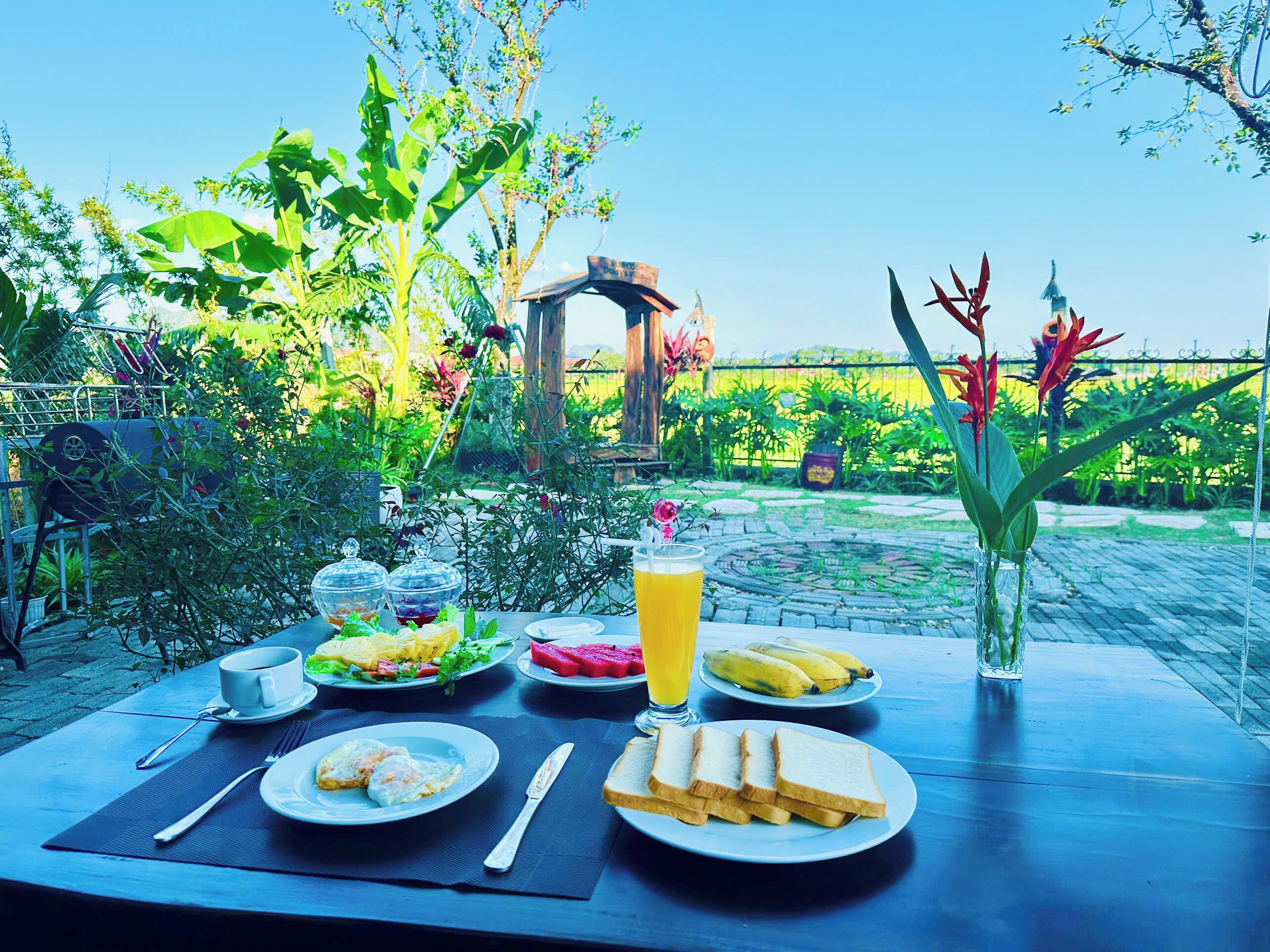 Desayuno con opciones de la cocina local incluido todos los días 