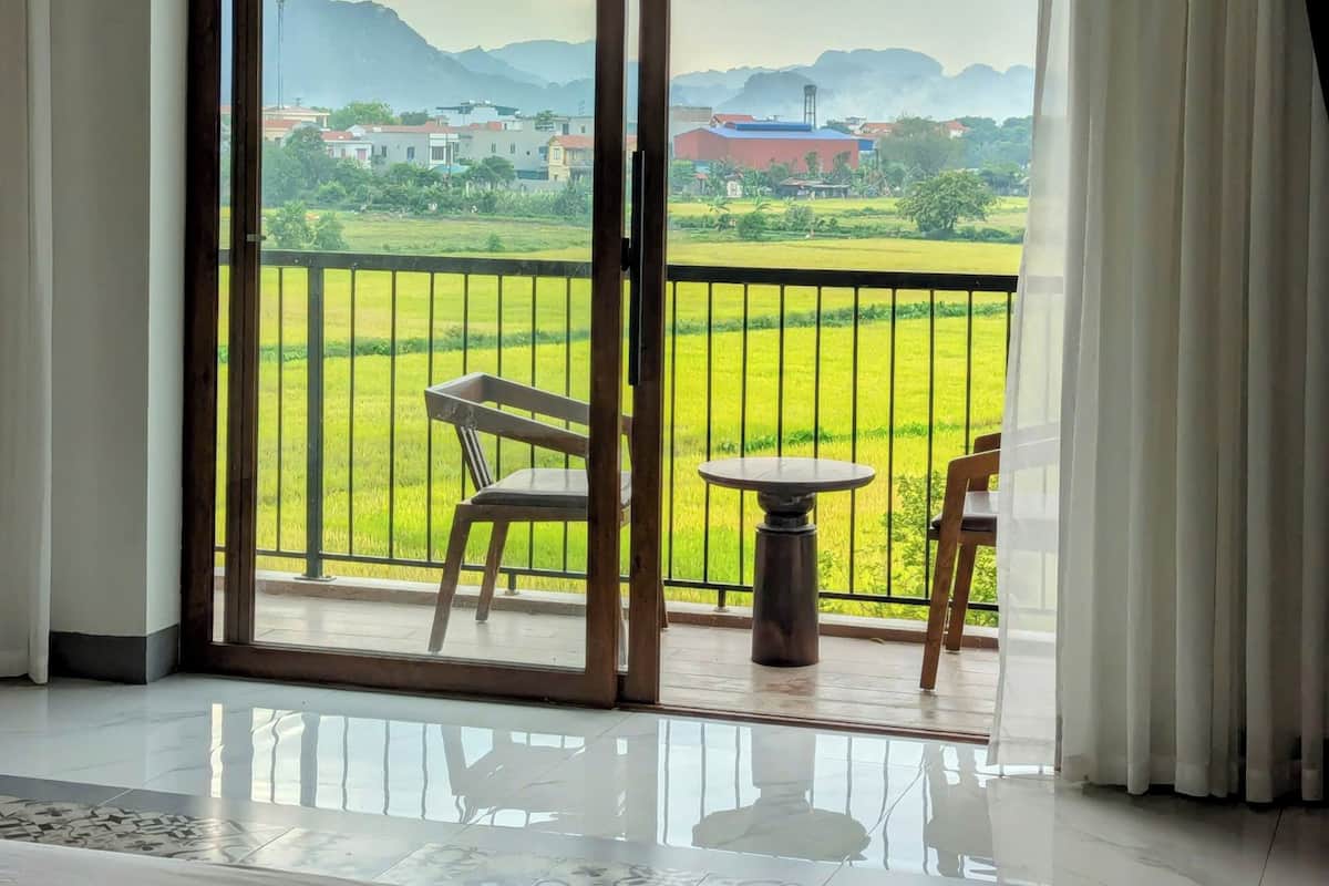Deluxe Triple Room | Desk, laptop workspace, free WiFi