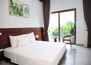 Minibar, desk, laptop workspace, free WiFi - Tamcoc Daisy's Villa (Hoa Lu)