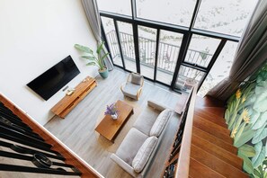 豪華複式房屋, 1 張加大雙人床, 陽台, 城市景觀 | 起居區 | 平面電視