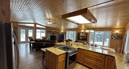 Family-Friendly Cottage with all the Amenities You Need!
