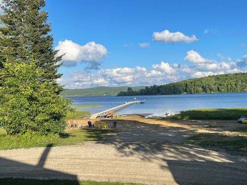 Family-Friendly Cottage with all the Amenities You Need! 